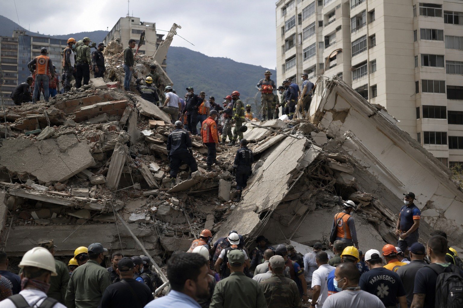 El balance del devastador terremoto en Venezuela continúa aumentando. Las autoridades informan de al menos 188 fallecidos mientras prosiguen las intensas labores de rescate